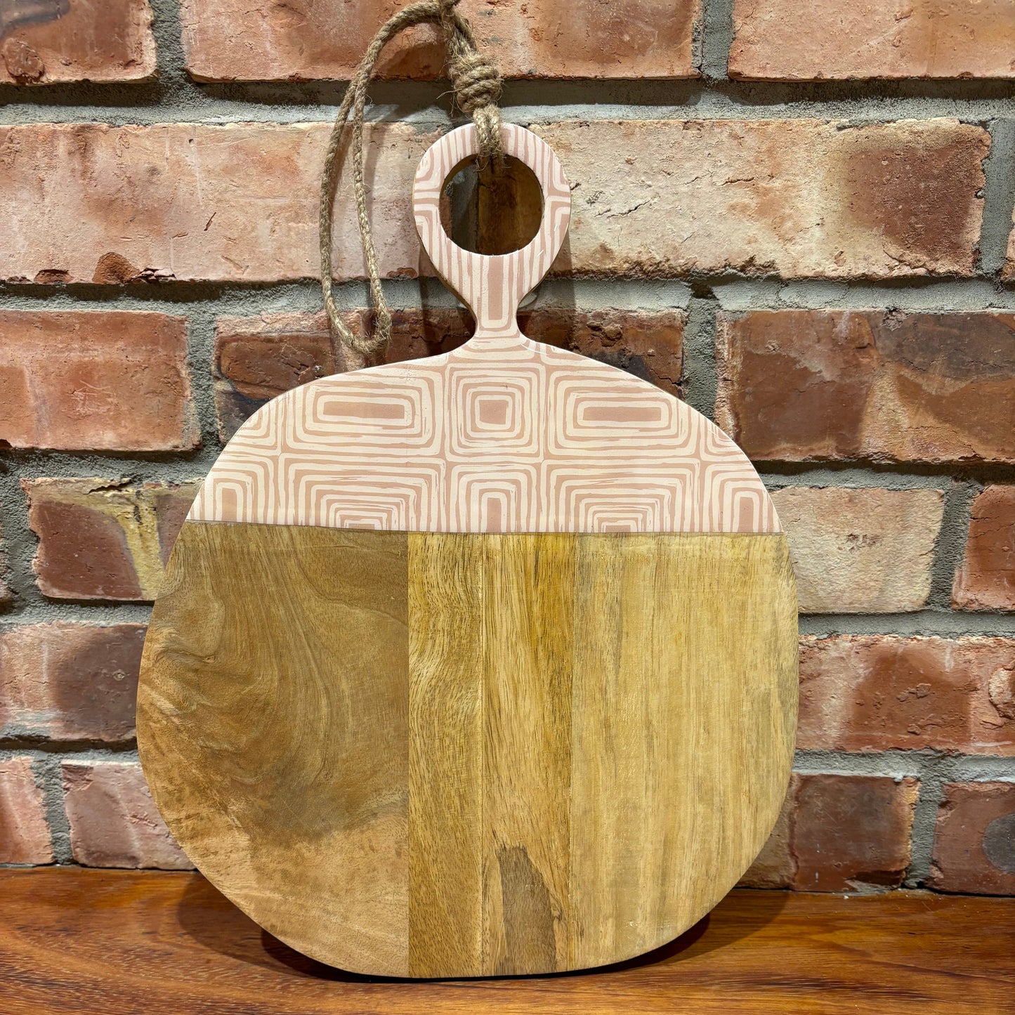Round Chopping Board with lacquered inlay.