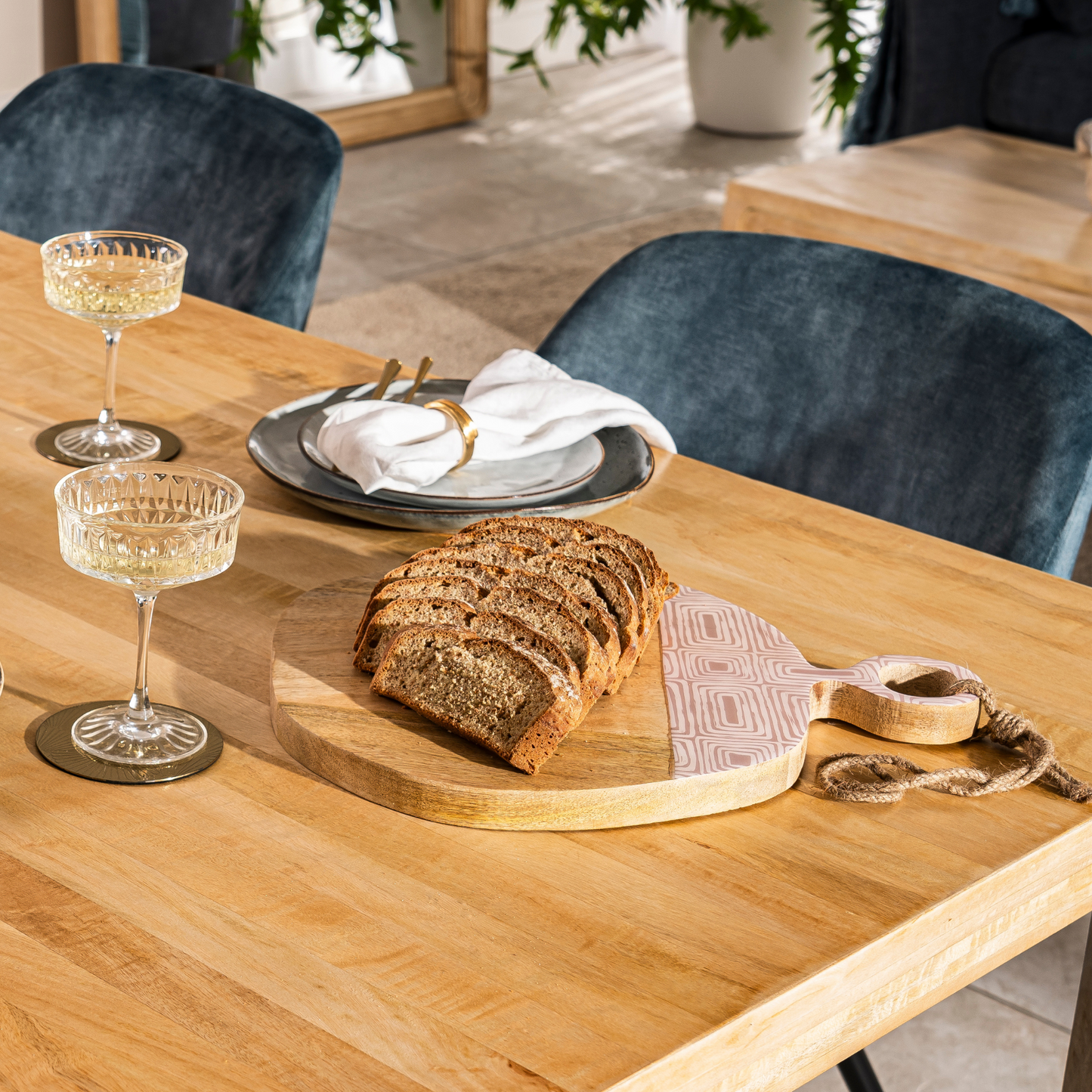 Round Chopping Board with lacquered inlay.